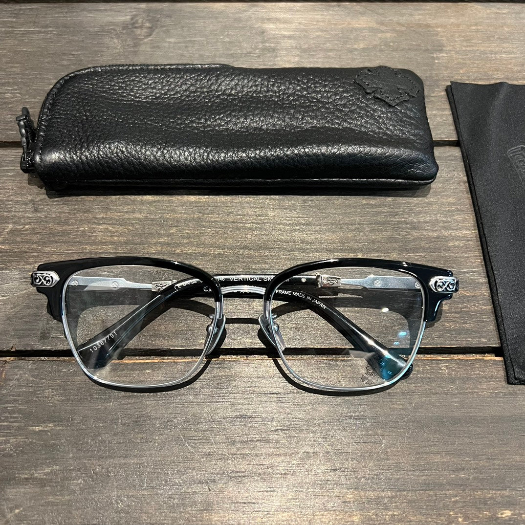 Classic vine-patterned black-rimmed glasses