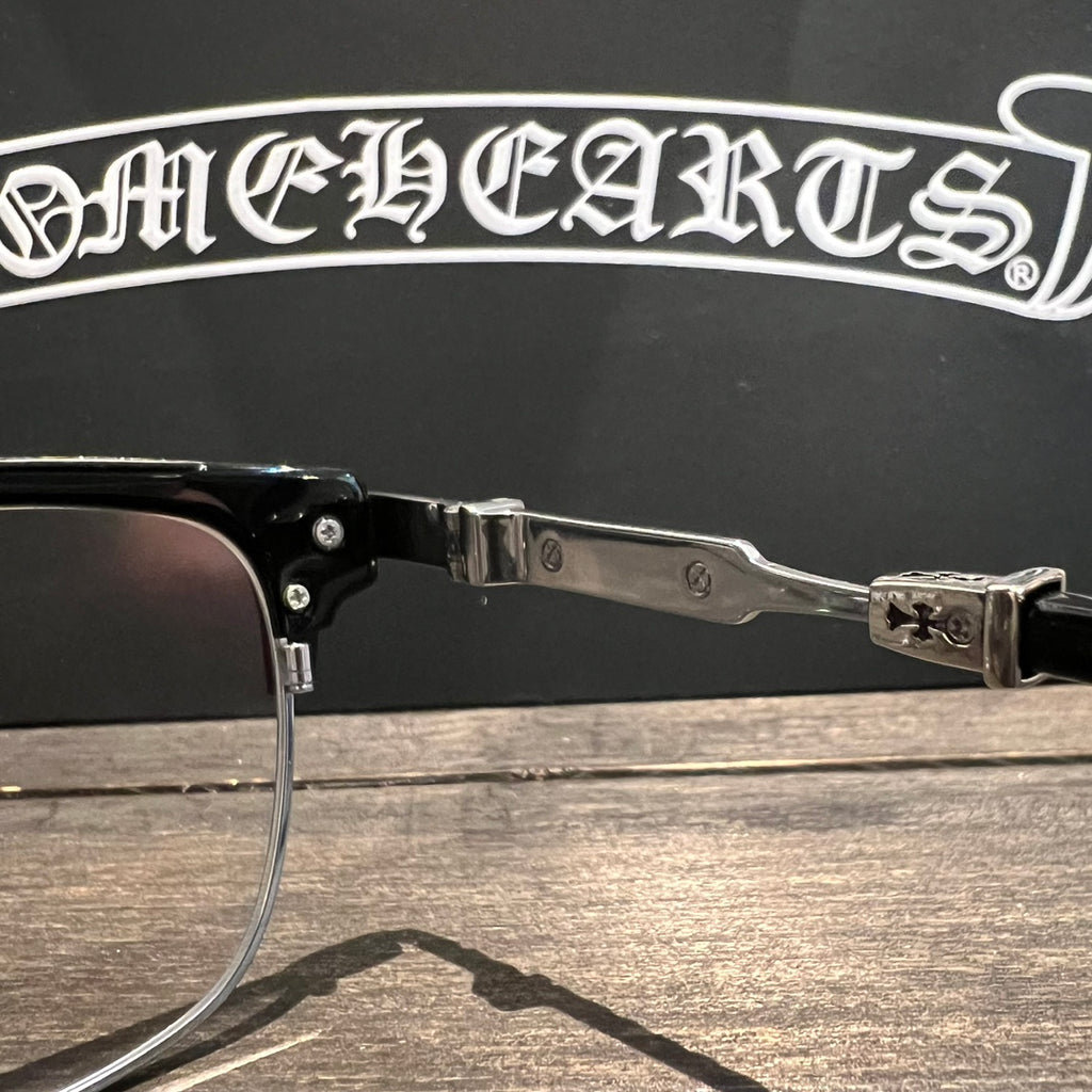 Classic vine-patterned black-rimmed glasses