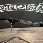 Classic vine-patterned black-rimmed glasses