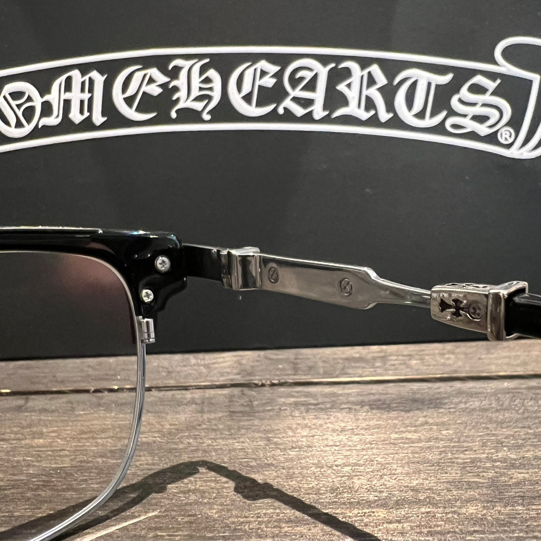 Classic vine-patterned black-rimmed glasses