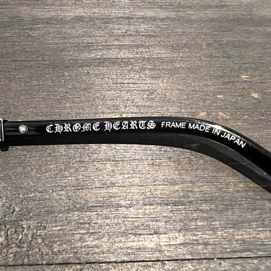 Classic vine-patterned black-rimmed glasses