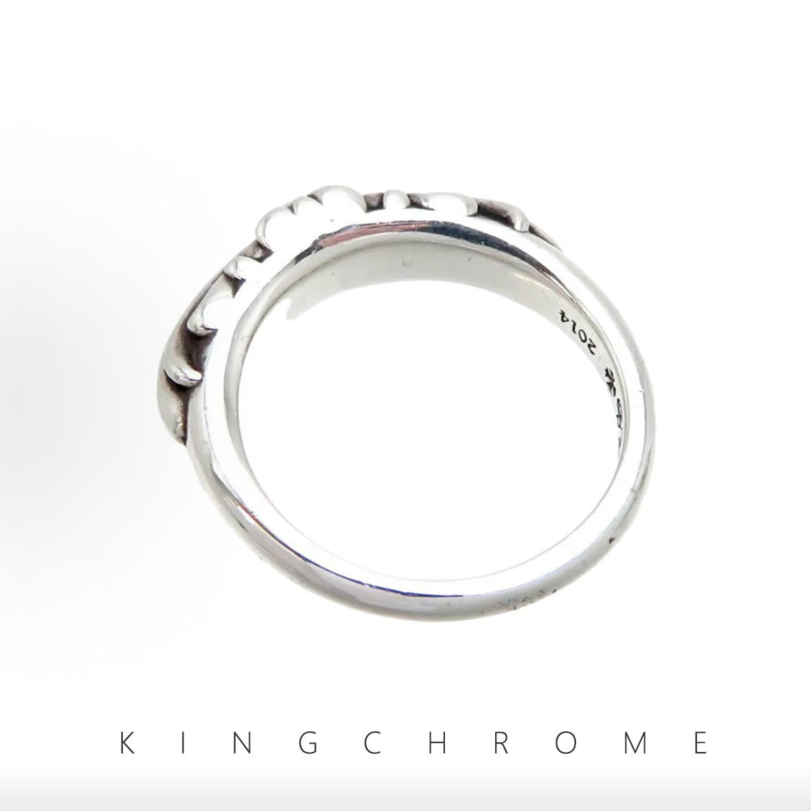 Narrow cross-shaped ring