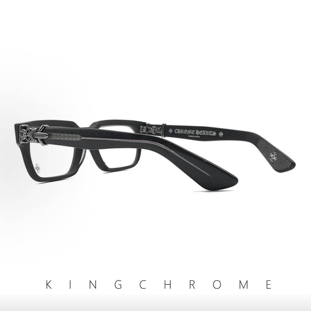 Black-rimmed sword glasses