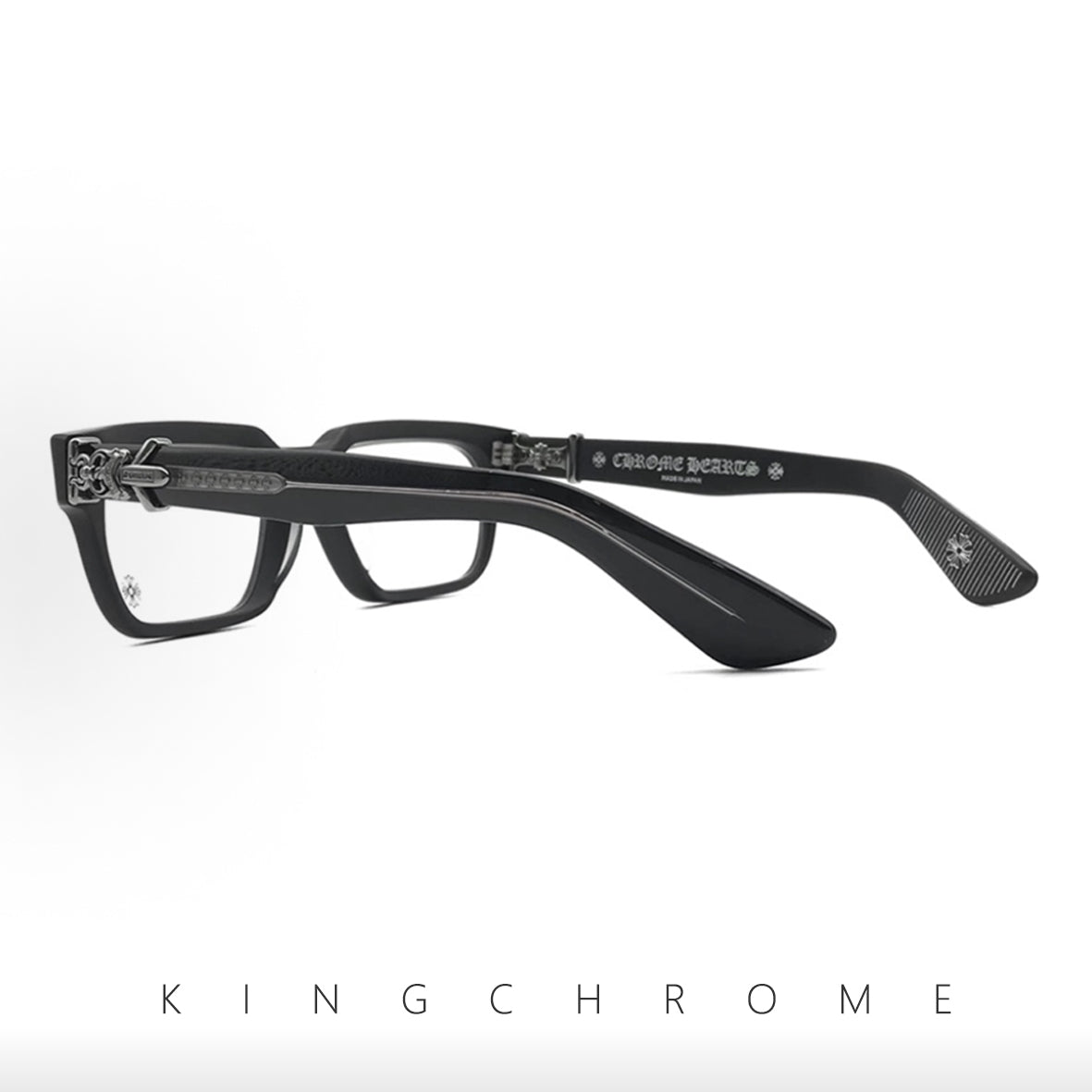 Black-rimmed sword glasses