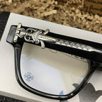 Black-rimmed sword glasses