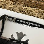 Black-rimmed sword glasses